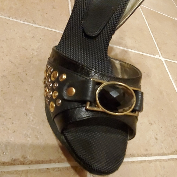 BEBE Studded slingback sandals! - Picture 3 of 8